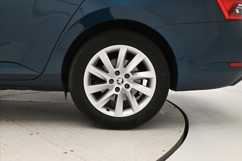 Škoda Superb 2,0 TDI 110kW DSG Style Záruka - fotka 33 z 33