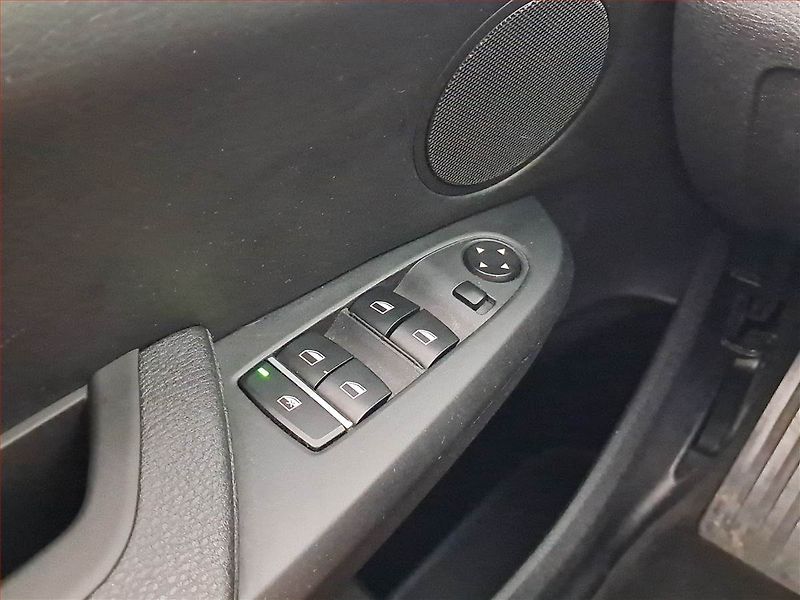 BMW X3 (2011) xDrive30d, 4X4, Automat, Kůže - fotka 18 z 19