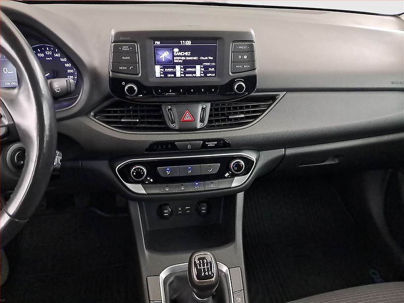 Hyundai i30 (2017) 1.6 CRDi, Tempomat - fotka 12 z 16