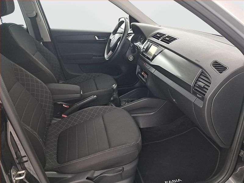 Škoda Fabia (2017) Style 1.0 TSI, ČR,1.maj - fotka 9 z 15
