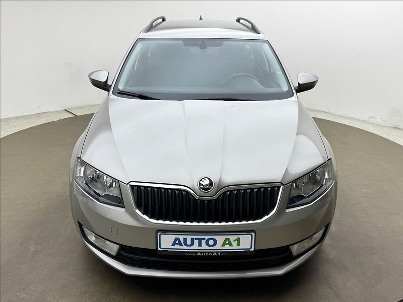 Škoda Octavia 1,6 TDi 6ST. MAN. NAVI SENZORY - fotka 2 z 33
