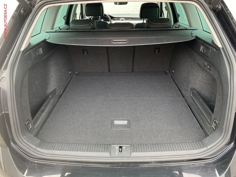 Volkswagen Passat (2020) 2.0 TDi, Elegance, DSG, LED - fotka 7 z 18