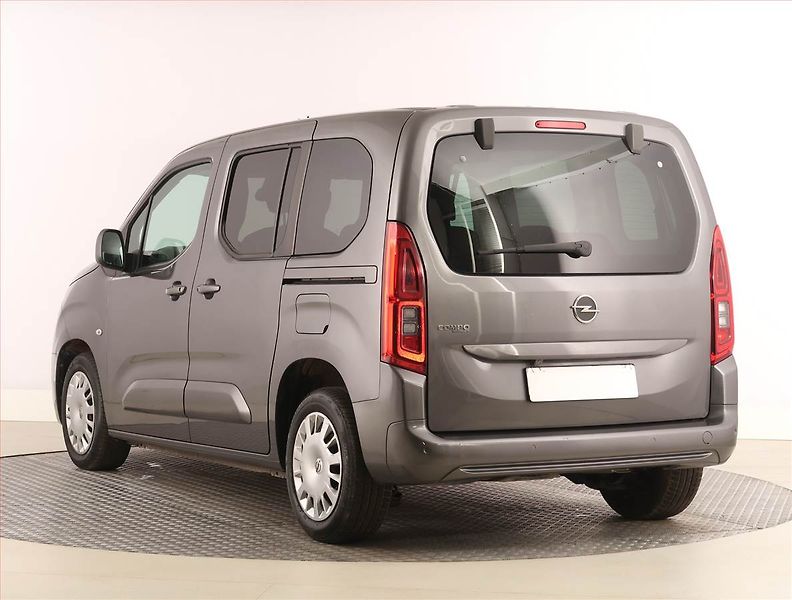 Opel Combo (2019) Enjoy 1.2 Turbo, 7Míst, 1Maj - fotka 4 z 18