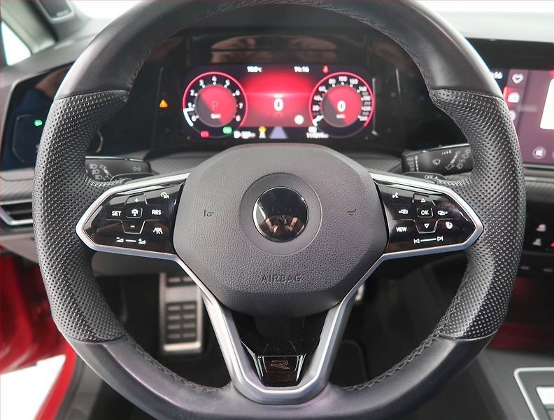 Volkswagen Golf (2020) R-Line 1.5 eTSI - fotka 18 z 21