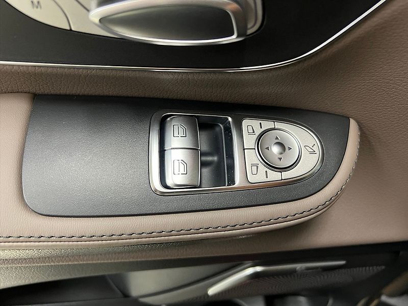 Mercedes-Benz Třídy V V300 4MATIC AMG EXCLUSIVE LONG - fotka 32 z 36
