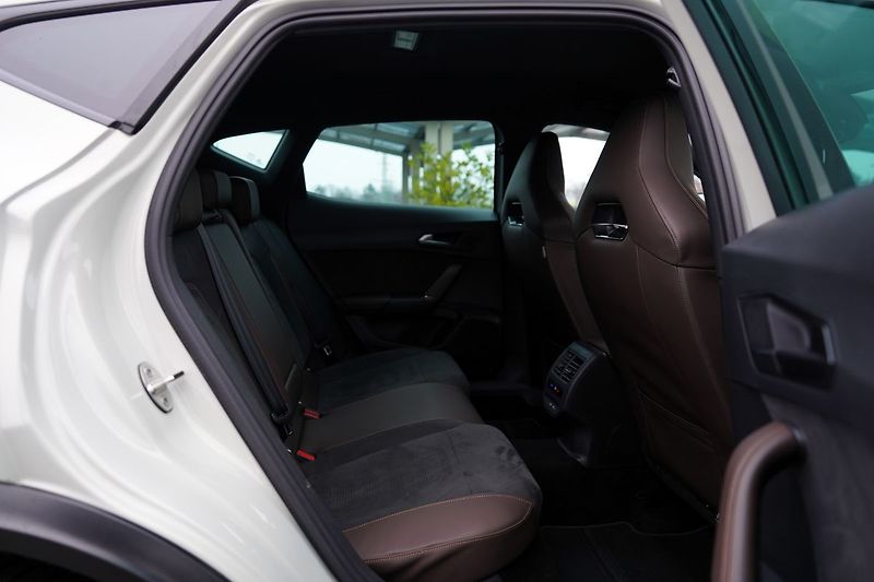 Cupra Formentor VZ5 2.5 TSI DSG 4Drive,Taiga G - fotka 32 z 50