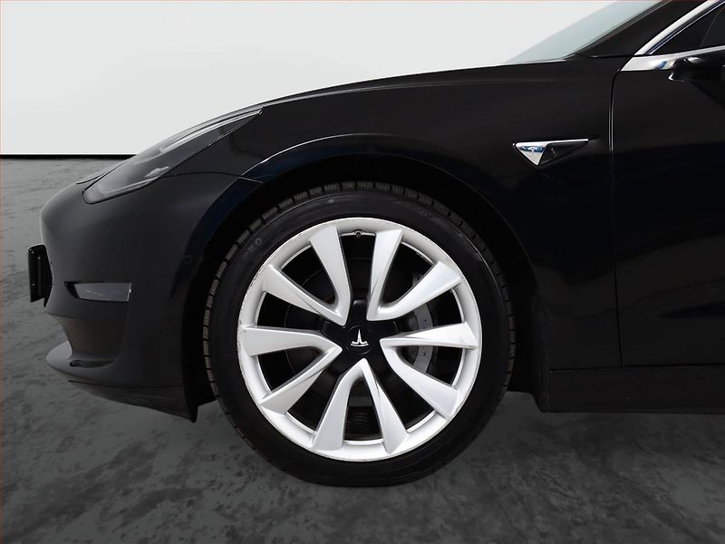 Tesla Model 3 (2019) Long Range 4WD 78kWh, SoH 83% - fotka 12 z 20