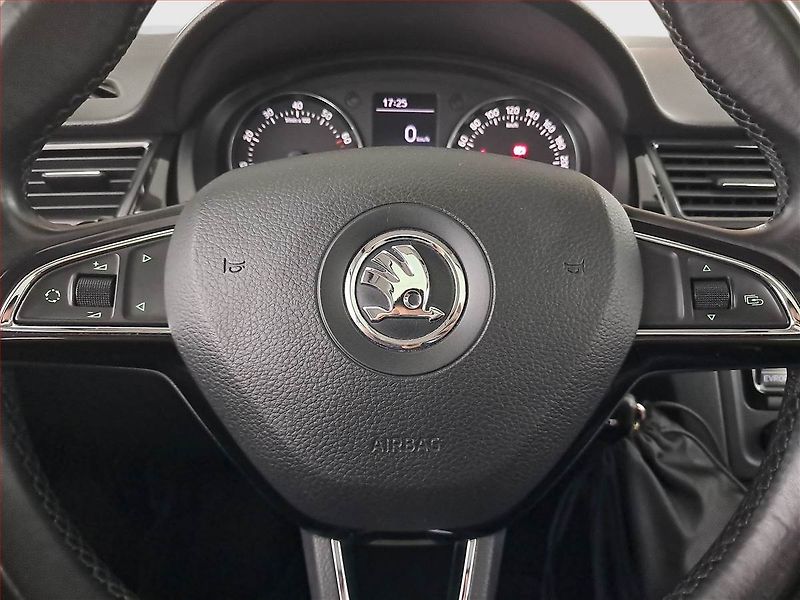Škoda Rapid (2015) Spaceback 1.2 TSI, Xenony - fotka 16 z 19