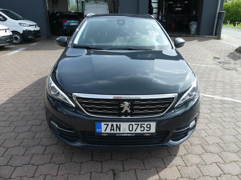 Peugeot 308 (2019) 1,2 PT 130 EAT8 - fotka 2 z 21