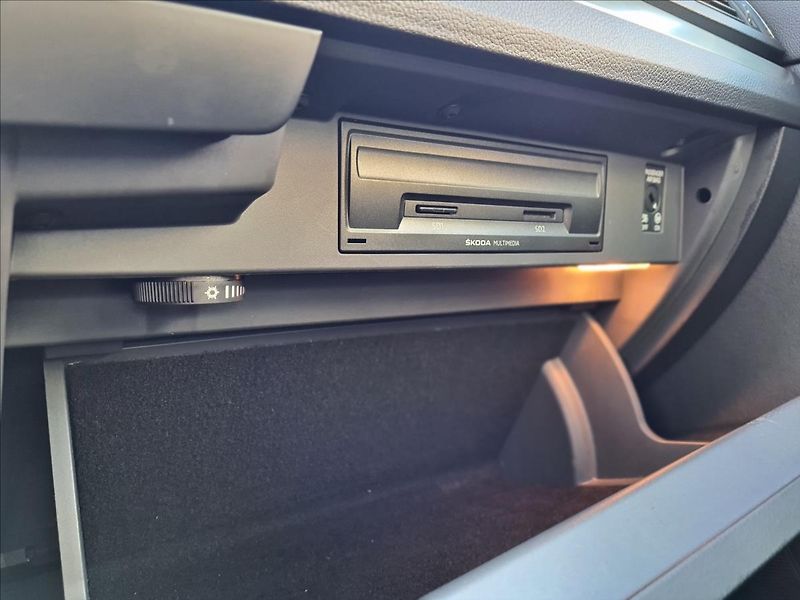 Škoda Superb III 2.0TD*NAV*EL.KUFR*SERV - fotka 22 z 29