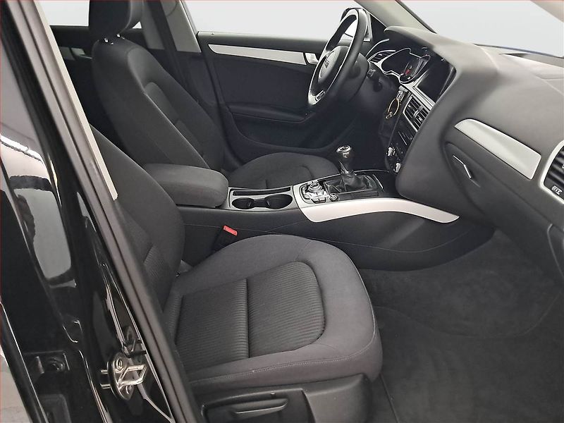 Audi A4 (2016) S-Line 2.0 TDI, Serv.kniha - fotka 9 z 19