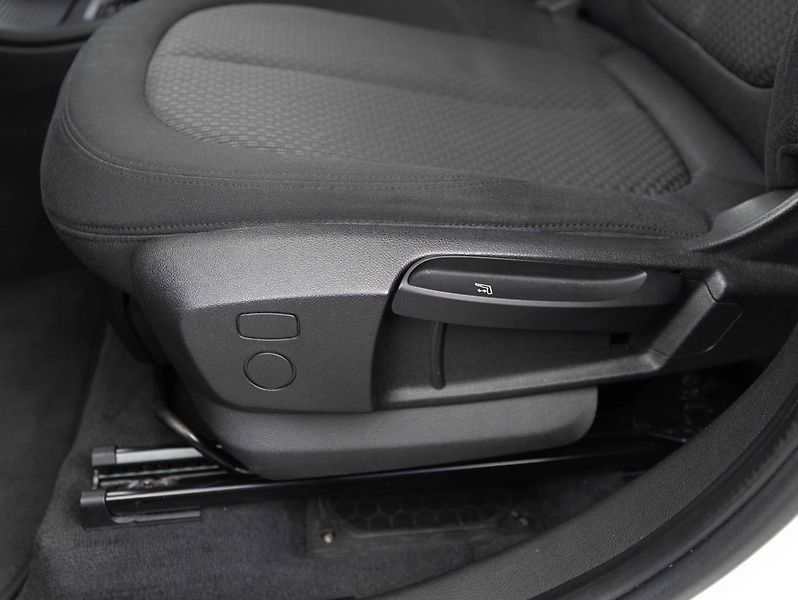BMW X1 sDrive 18i - fotka 21 z 22