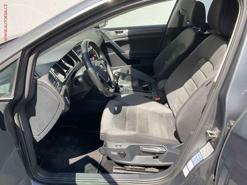 Volkswagen Golf (2020) 1.5 TSi, Comfortline, LED, - fotka 9 z 19