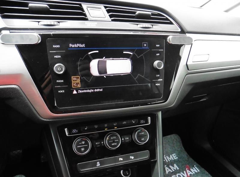 Volkswagen Touran 1.6 TDI Comfortline DSG, ACC, - fotka 16 z 17