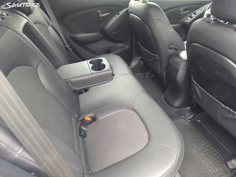 Hyundai ix35 2.0D4X4,70KM,MAX VÝBAVA,KRÁSNÝ - fotka 11 z 31