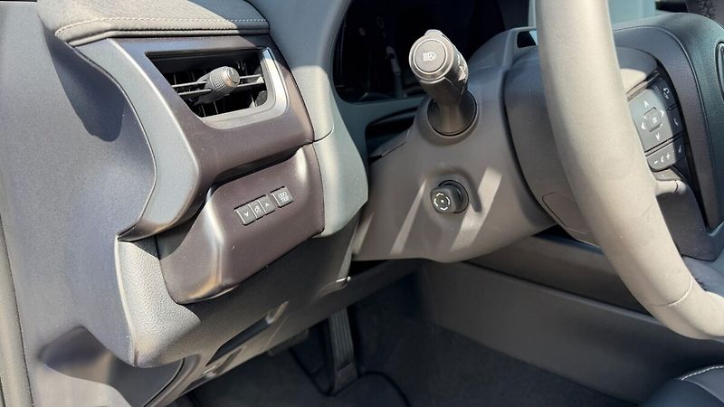Lexus UX 300h 300H 2,0 HEV F SPORT DESIGN - fotka 20 z 28