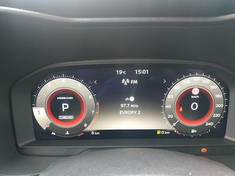 Nissan Juke 1.0 DIG-T, 114k, 7AT, NA CESTĚ - fotka 16 z 29