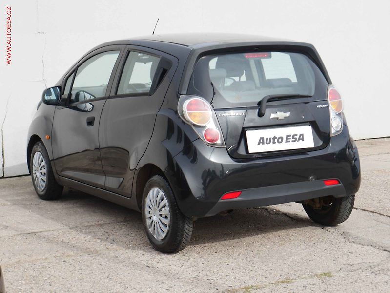 Chevrolet Spark (2011) 1.0i, AC - fotka 4 z 15
