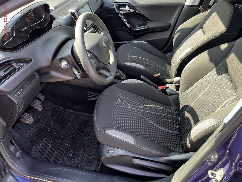 Peugeot 208 (2014) 1.2 PT, AC, výhřev sed - fotka 9 z 16