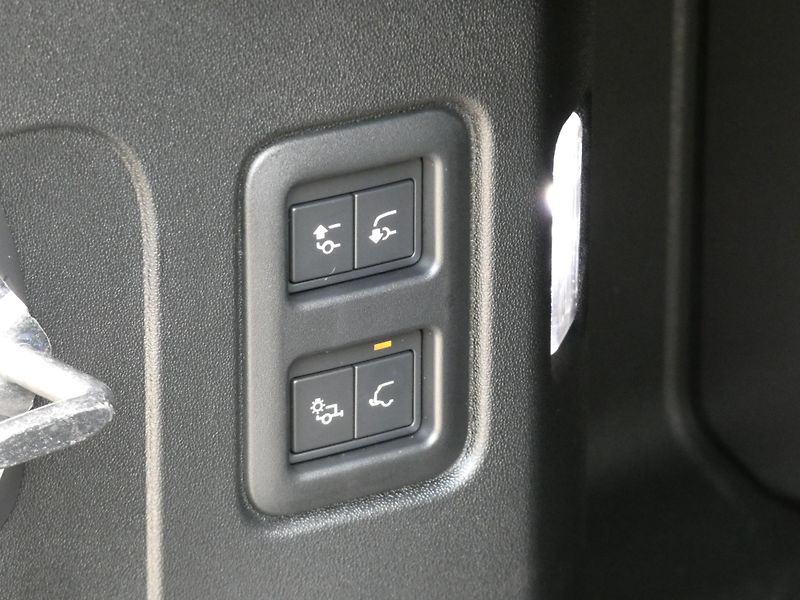Land Rover Defender 110 4,4 OCTA P635 - fotka 42 z 48