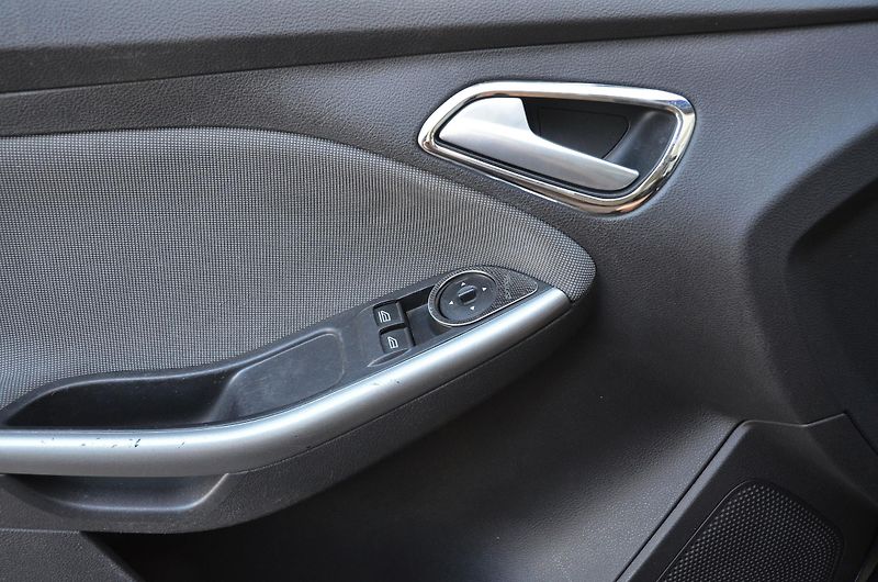 Ford Focus (2014) 1.0 EB 74kW TREND 2x kola - fotka 20 z 35