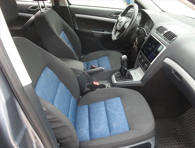 Škoda Octavia (2012) 1.6 TDI, Serv.kniha, Navi - fotka 9 z 18