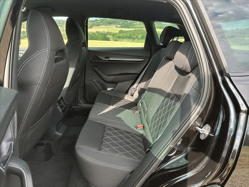Škoda Karoq 2,0 TDI Sportline 4x4 DSG 1.ma - fotka 18 z 44