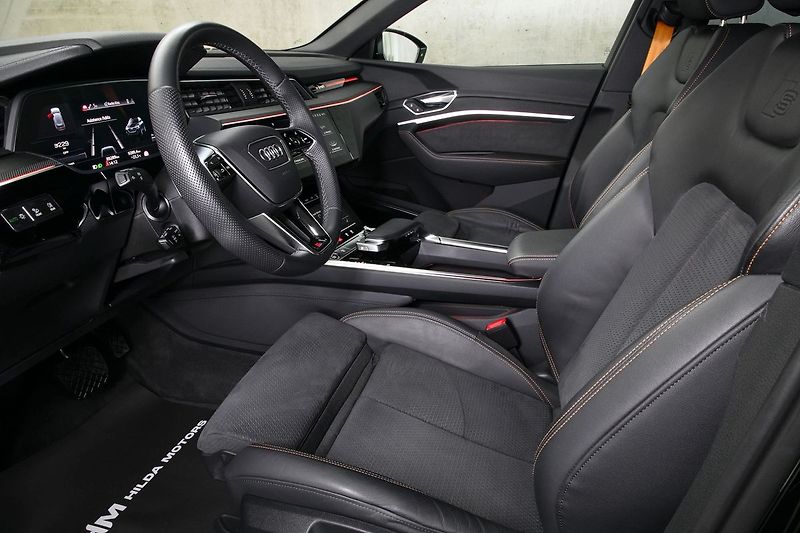 Audi e-tron 55 300kW S-line BlackEdi NV TZ - fotka 15 z 44