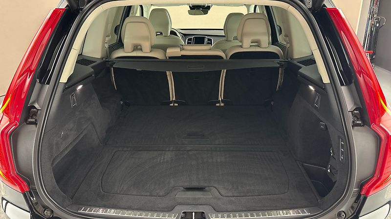 Volvo XC90 2.0 B5 AUT AWD Inscription - fotka 17 z 31