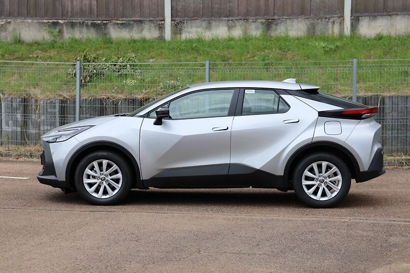 Toyota C-HR 1.8. Hybrid Comfort Business - - fotka 2 z 19