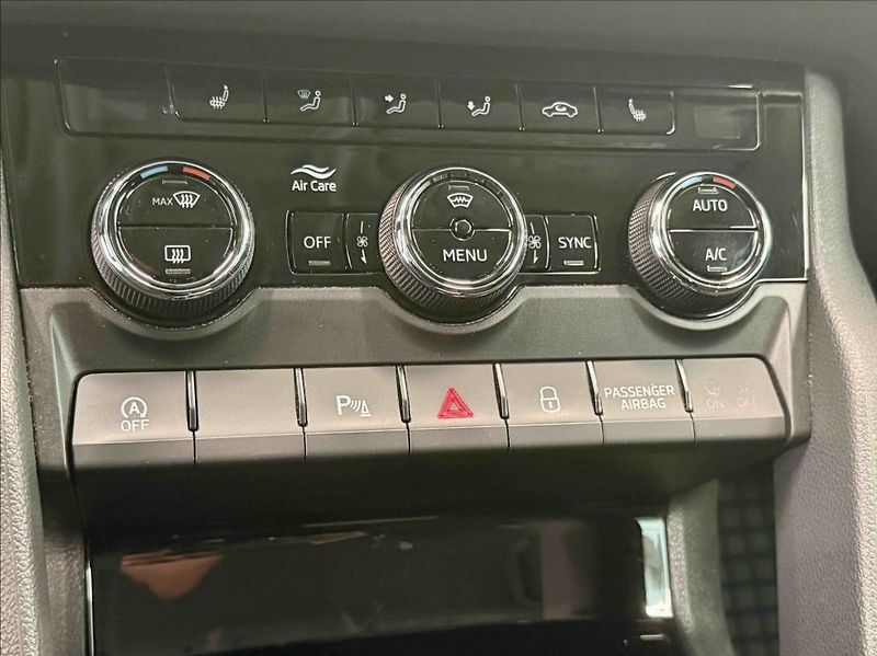 Škoda Karoq 2,0 TDI AMBITION 4X4 AT - fotka 11 z 15