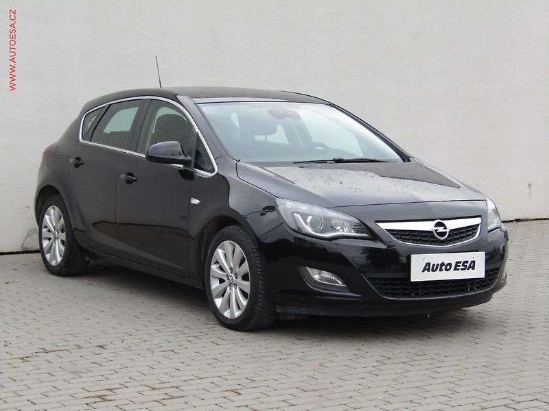 Opel Astra (2010) 1.4T, Cosmo, bixen - fotka 1 z 16