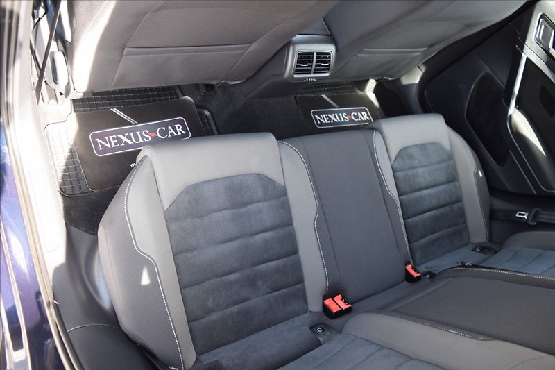 Volkswagen Golf 2,0 TDI 110KW KAMERA XENONY - fotka 19 z 48