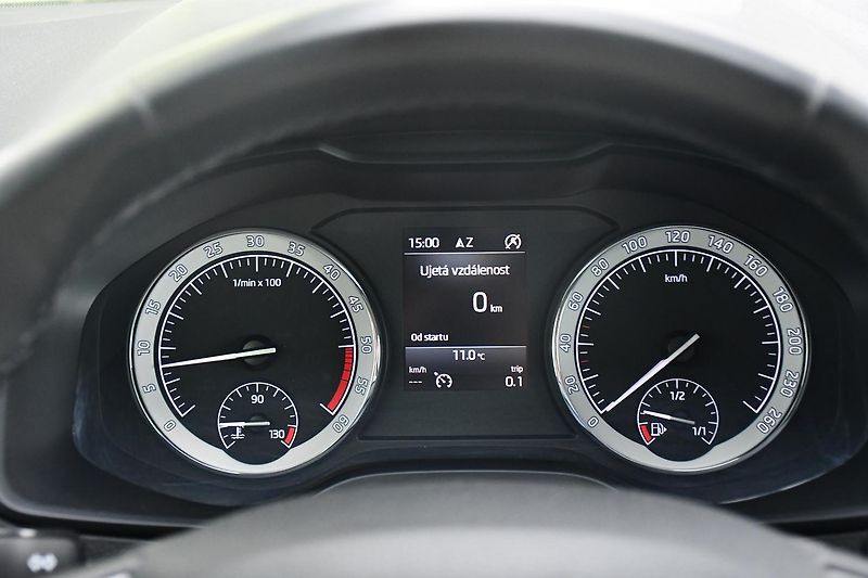 Škoda Karoq 1.6TDi STYLE TAŽNÉ 2xPNEU ČR - fotka 25 z 37