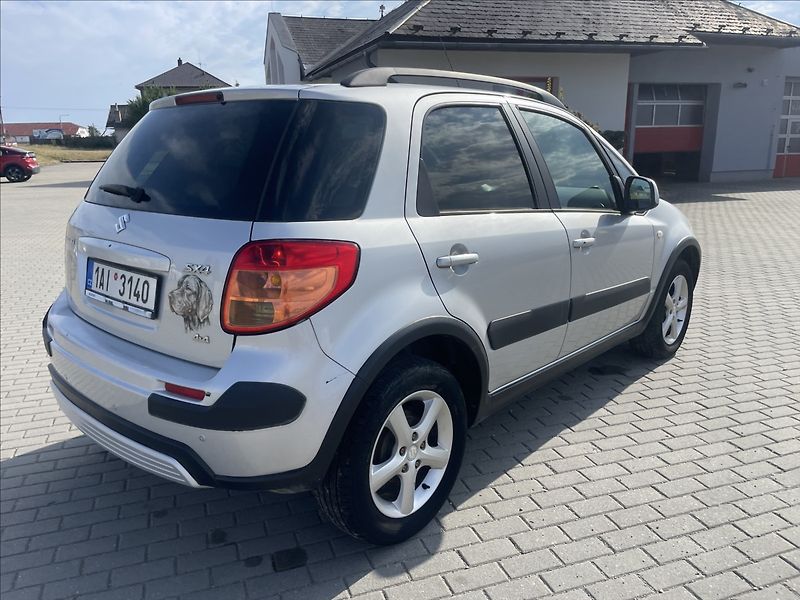 Suzuki SX4 1,6 i 79kw 4x4 KLIMA CZauto 2m - fotka 33 z 35