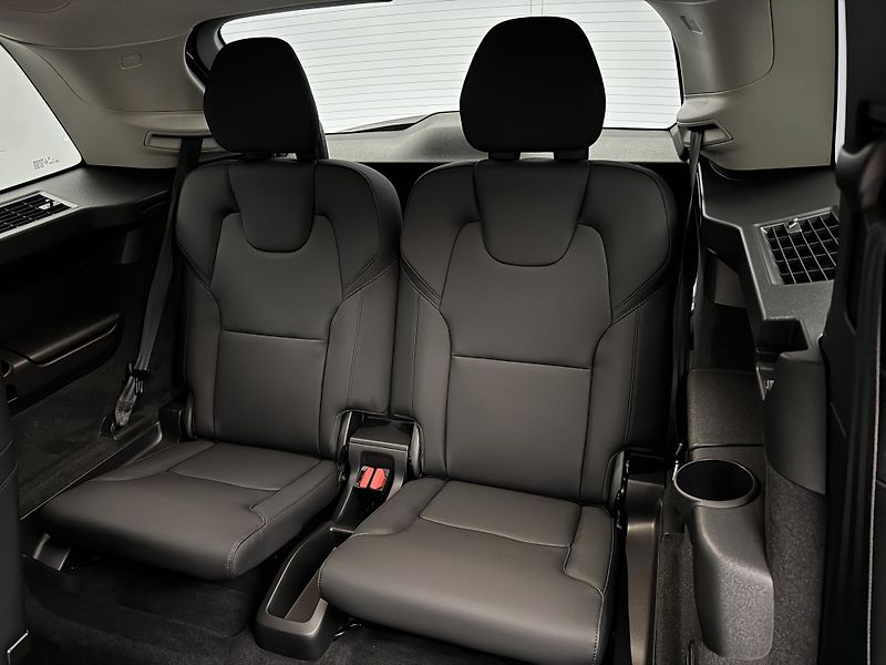 Volvo XC90 (2026) T8 AWD Plug-in DARK PLUS 7m - fotka 21 z 26