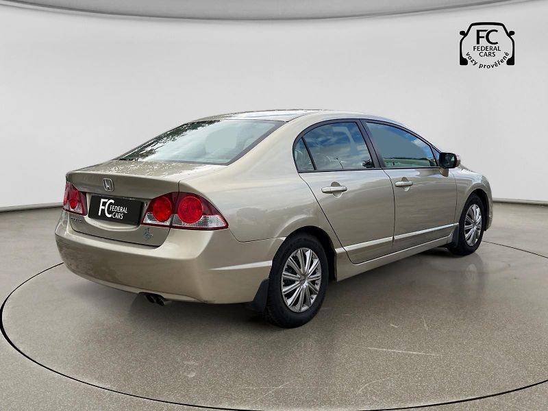 Honda Civic 8. gen 1.8 LS - fotka 5 z 21