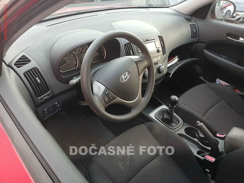 Hyundai i30 (2009) 1.4 16V, 1.maj,ČR, AC, el. - fotka 3 z 3