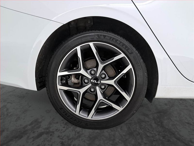 Kia Ceed (2023) Top 1.5 T-GDI - fotka 15 z 17