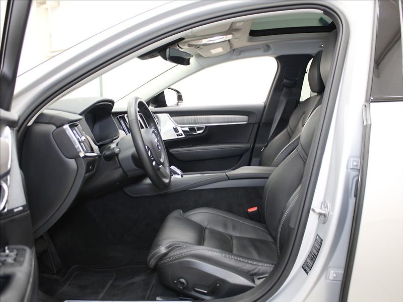 Volvo V90 2,0 B6 AWD Ultimate Dark B&W - fotka 6 z 27