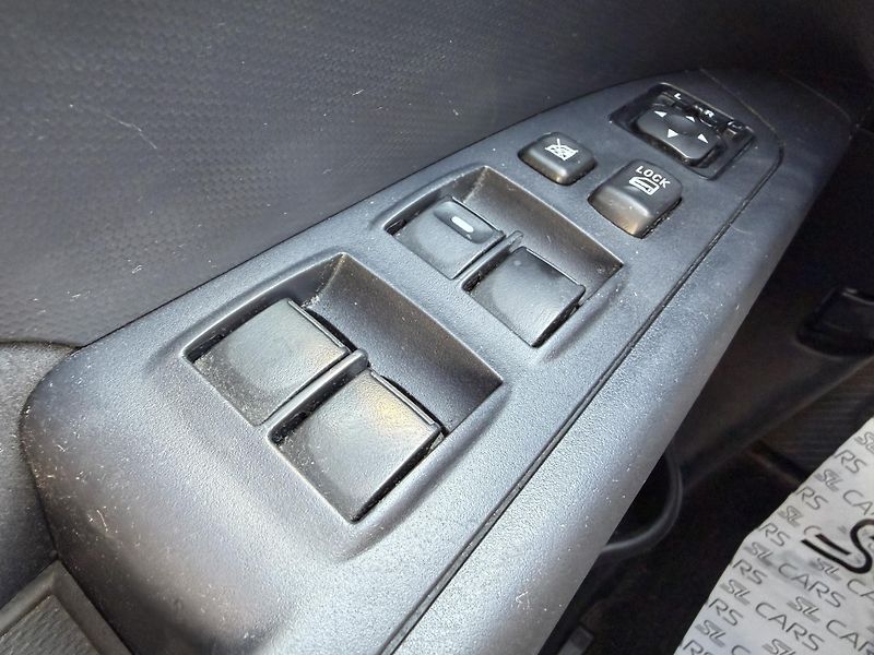 Citroën C-Crosser 2.2 HDI 4X4 MANUAL 7-MÍST ČR - fotka 13 z 34