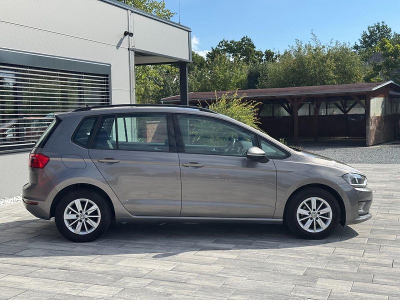 Volkswagen Golf Sportsvan (2016) Comfortline 1,2 TSI 81 KW - fotka 4 z 38