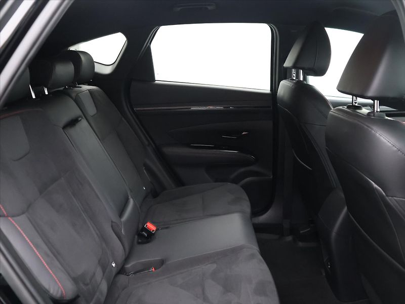 Hyundai Tucson 1,6 CRDI Aut. 4x4 N-Line DPH - fotka 13 z 31