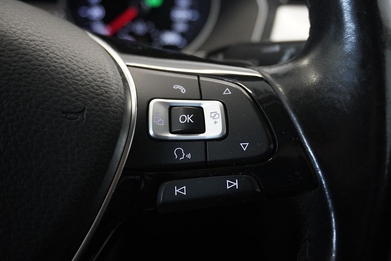 Volkswagen Passat 2.0TDi HIGHLINE DSG - fotka 19 z 42