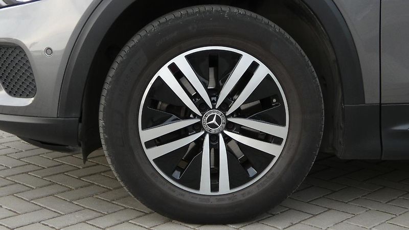 Mercedes-Benz GLB 200d 4MATIC - fotka 23 z 24