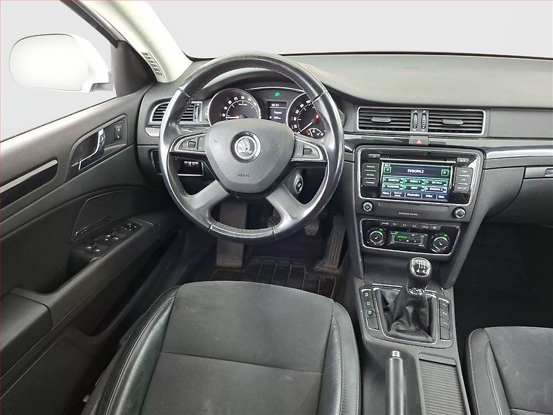 Škoda Superb (2014) 2.0 TDI, 4X4, Kůže, Bi-Xenony - fotka 7 z 17