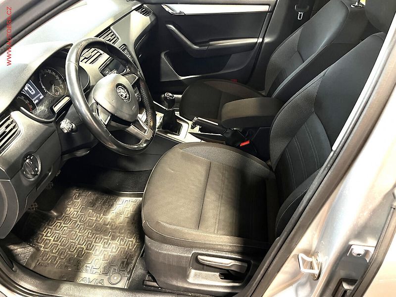 Škoda Octavia (2017) 1.6 TDi, ČR, AC, výhřev sed - fotka 9 z 14