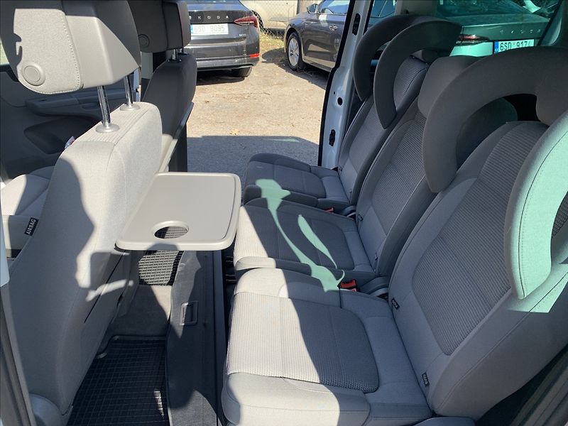 Volkswagen Sharan 2,0 TDI 4x4 7.MÍST,ČR SERVISKA - fotka 19 z 23