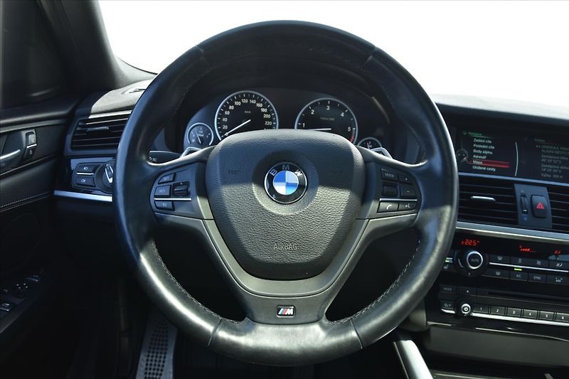 BMW X4 xDrive 30d 190kW M PAKET - fotka 14 z 31