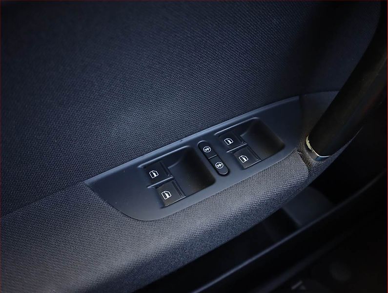 Volkswagen Touareg (2016) 3.0 TDI, 4X4, Automat - fotka 19 z 23